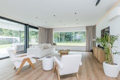 Koningskaars 20, 6418 PR Heerlen - 14 - Woonkamer met zicht op de tuin.jpg